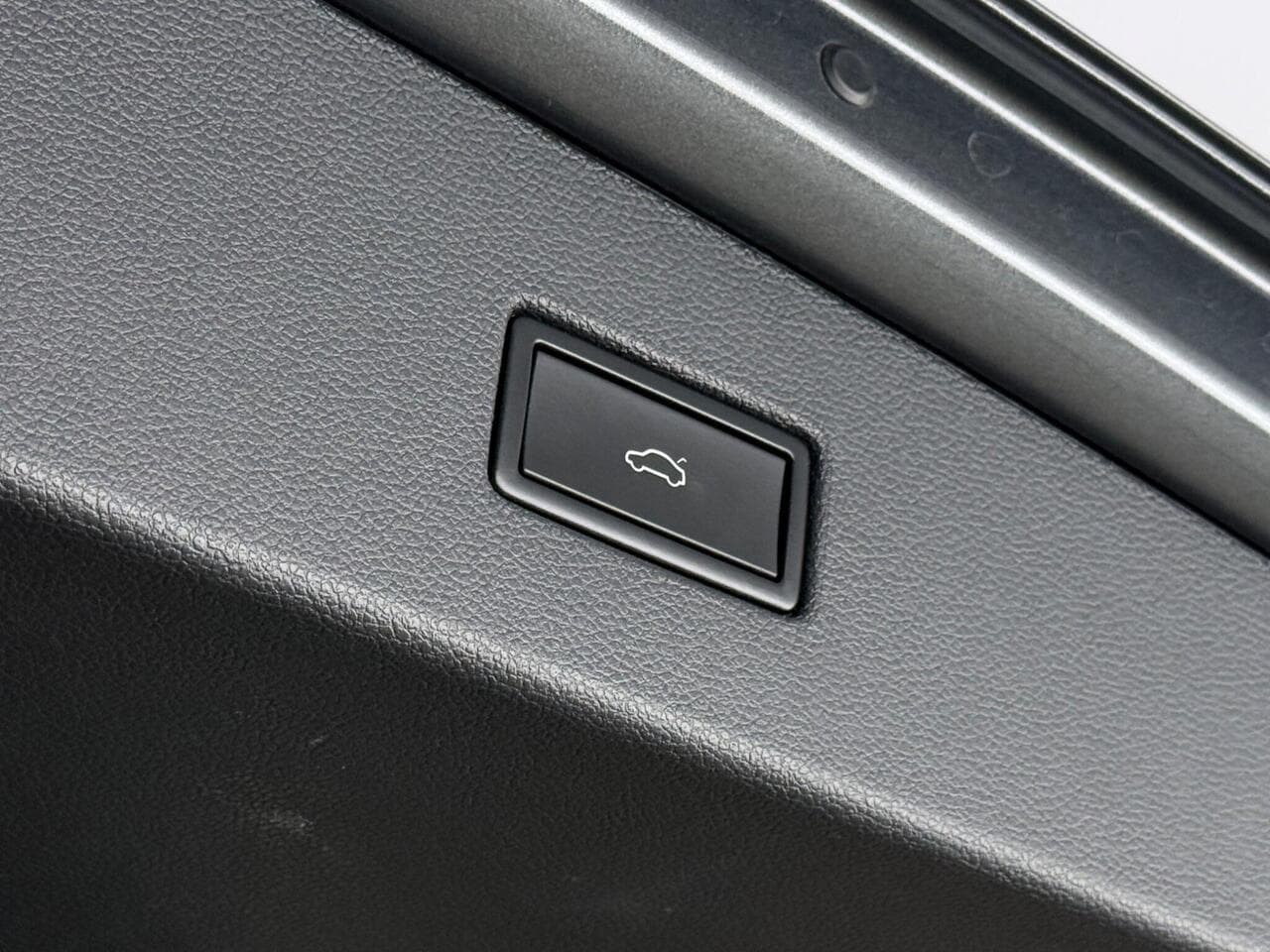 Volkswagen Tiguan thumbnail Misc Controls