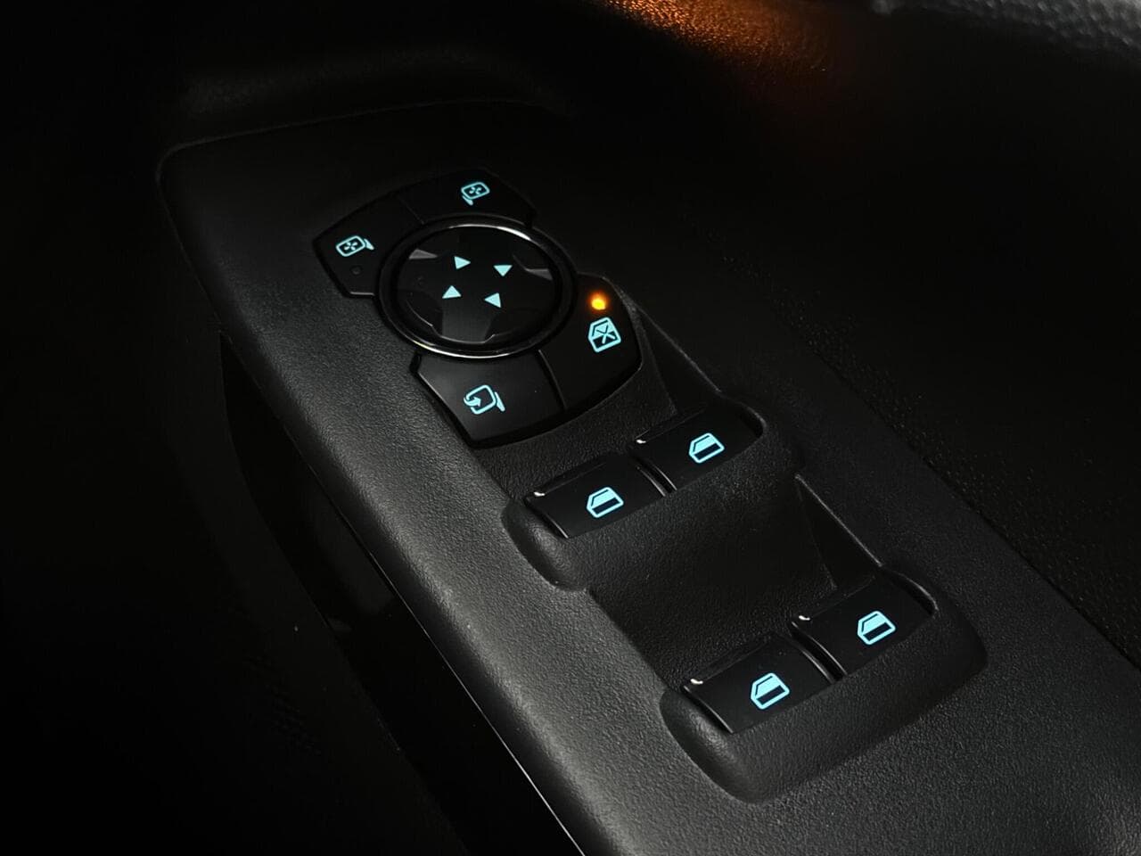 Ford EcoSport thumbnail Misc Controls