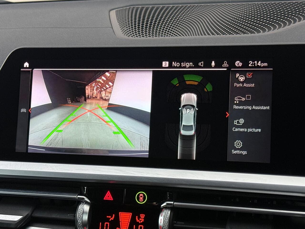 BMW 3 Series thumbnail Infotainment System