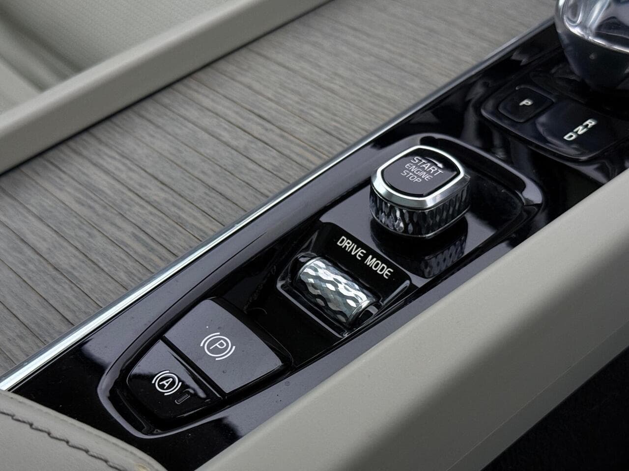 Volvo XC60 thumbnail Misc Controls