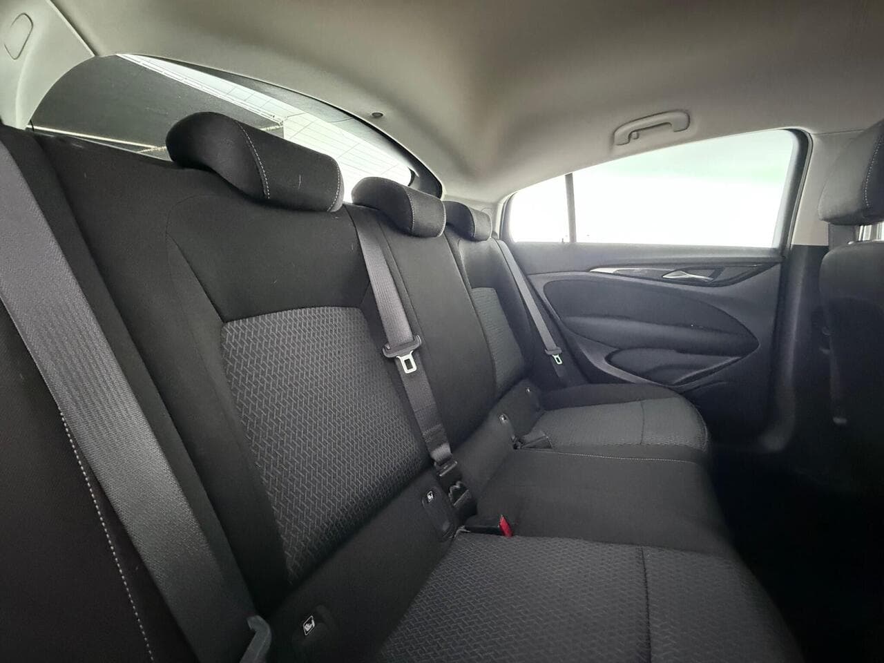 Vauxhall Insignia thumbnail Seats Rear