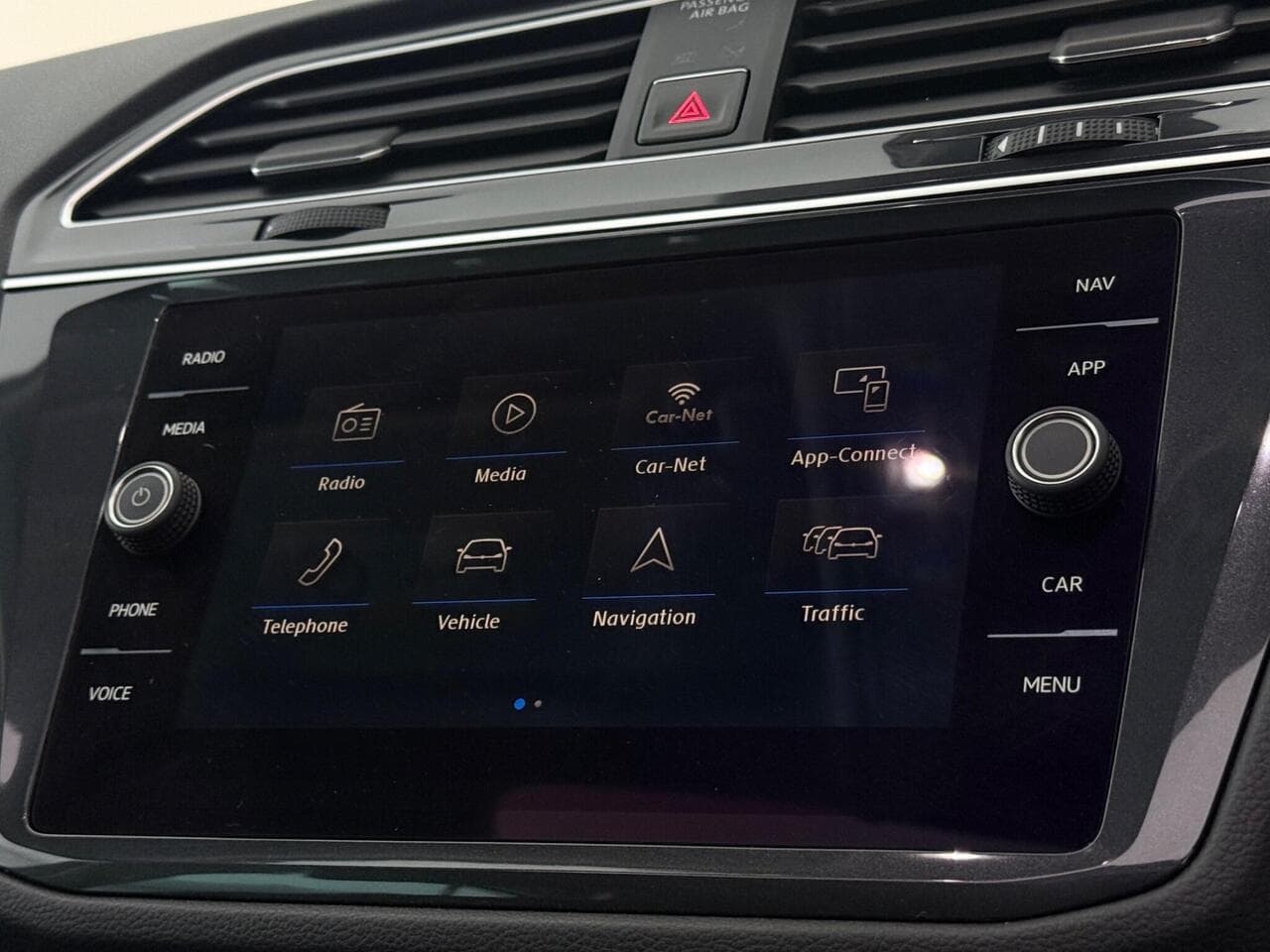 Volkswagen Tiguan thumbnail Infotainment System