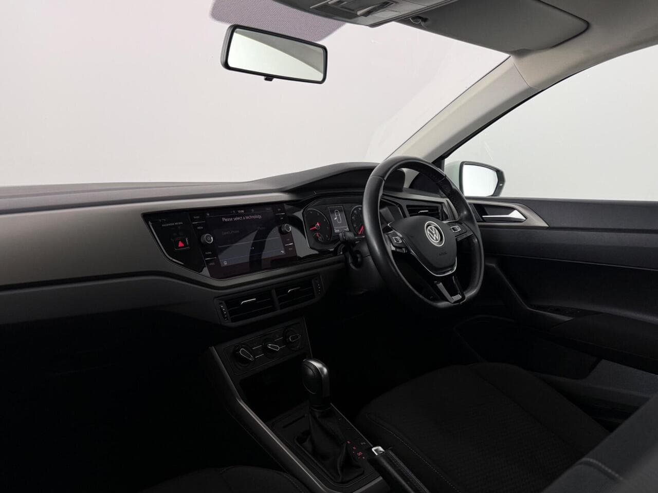 Volkswagen Polo thumbnail Interior Front