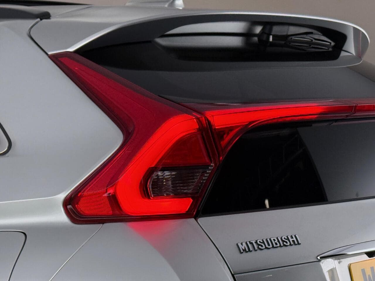 Mitsubishi Eclipse Cross thumbnail Lights Rear