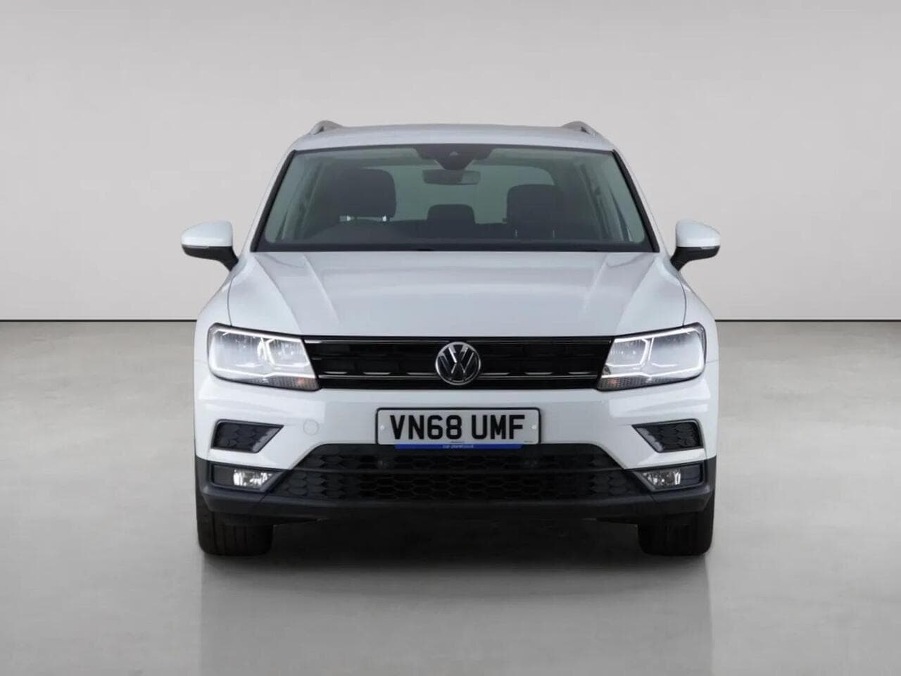 Volkswagen Tiguan thumbnail Front