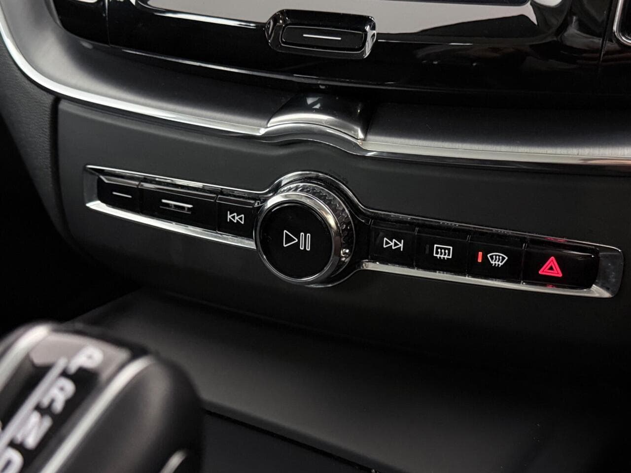 Volvo XC60 thumbnail Misc Controls