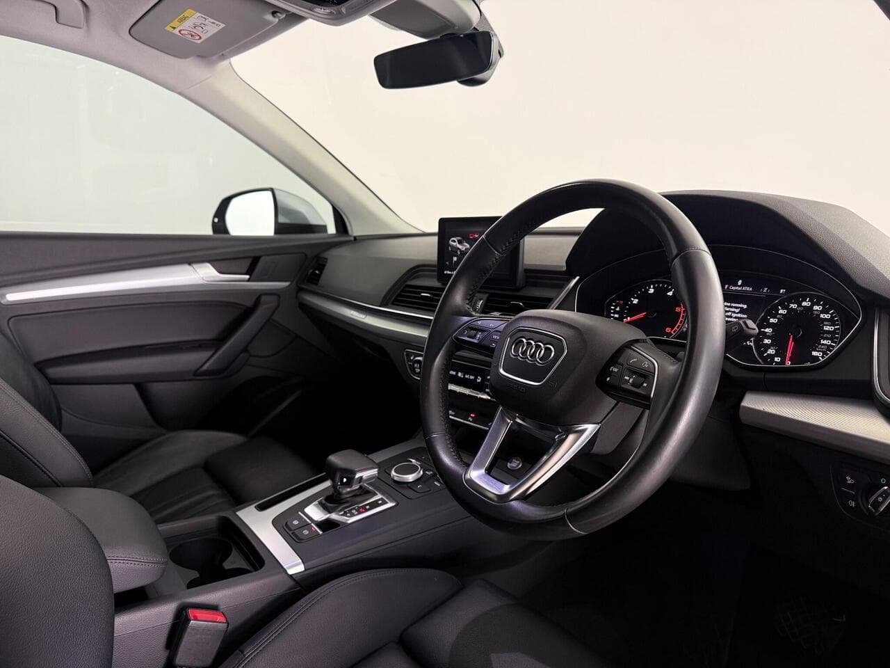 Audi Q5 thumbnail Interior Front