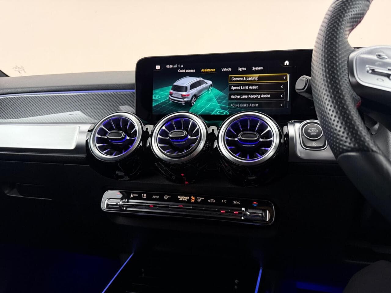 Mercedes-Benz GLB thumbnail Infotainment System
