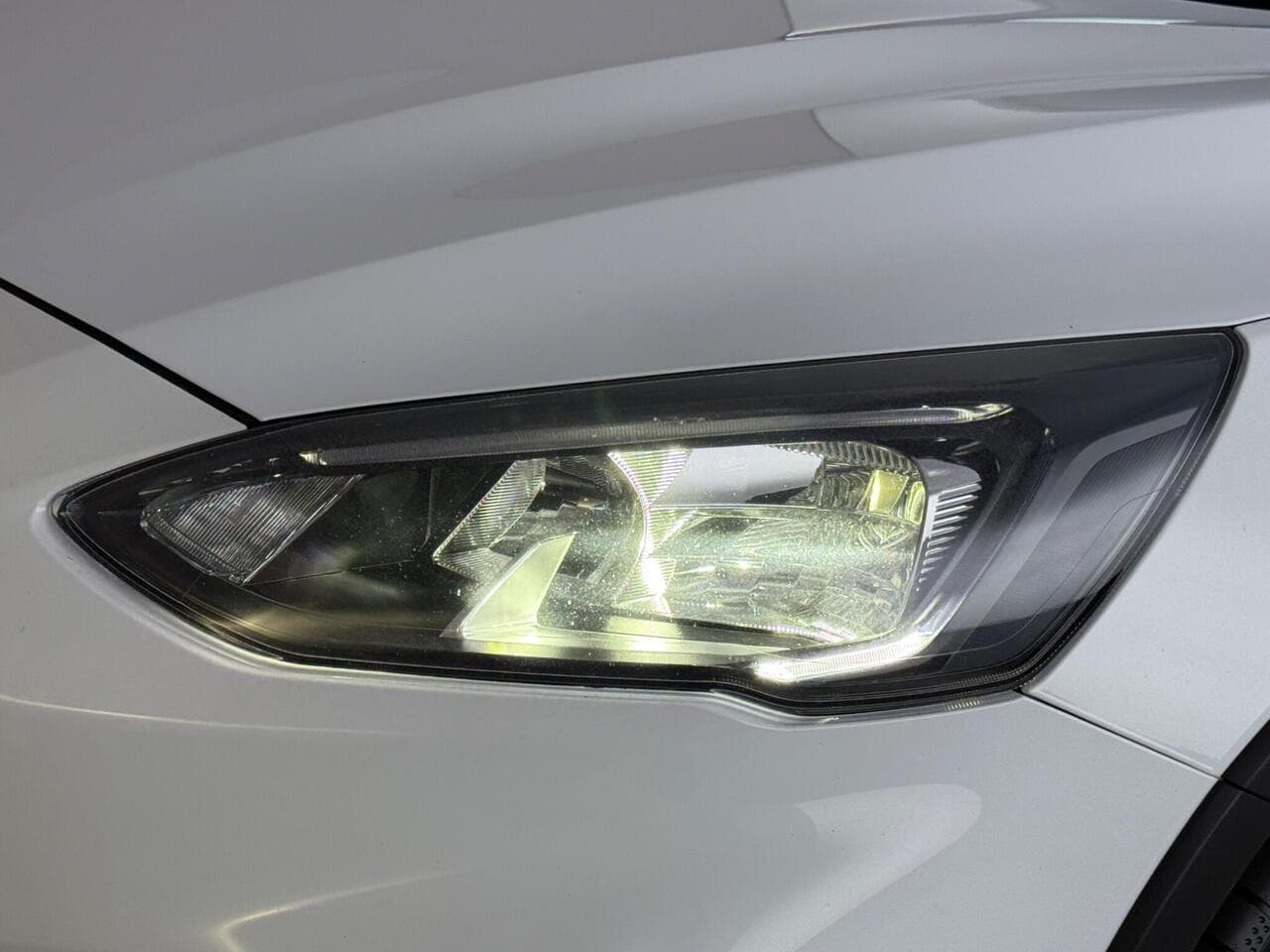 Ford Focus thumbnail Lights Front