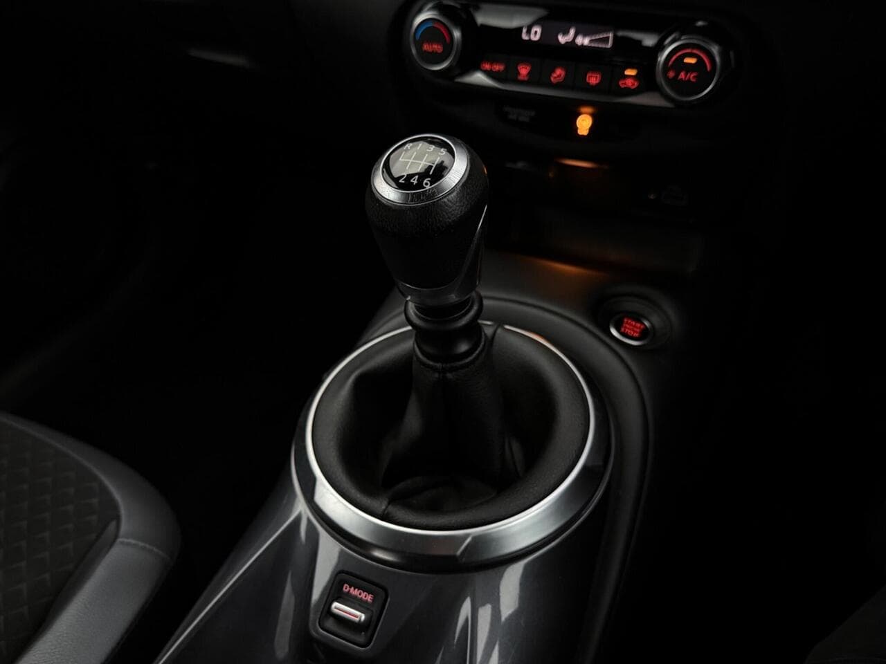 Nissan Juke thumbnail Interior Front