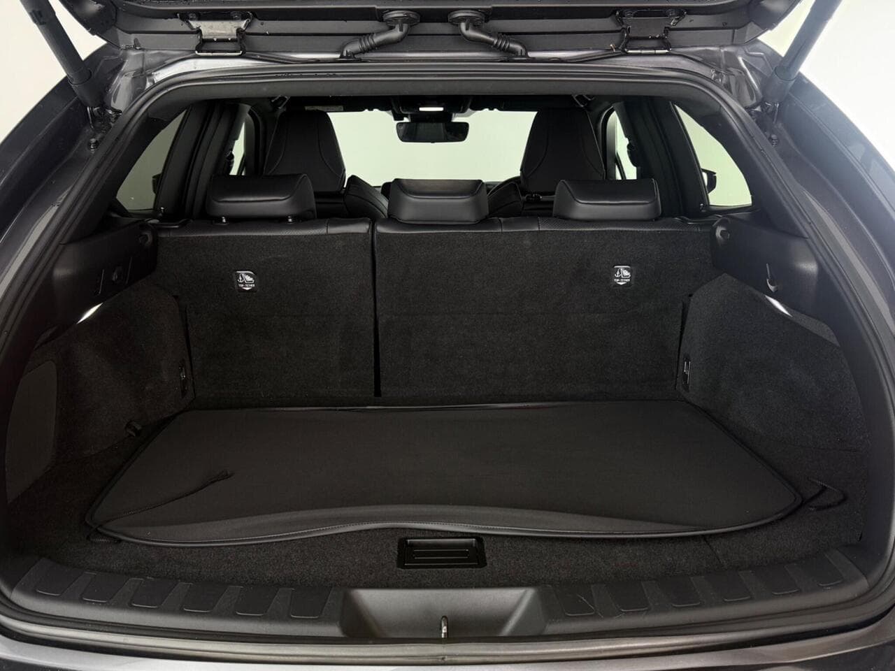 Lexus UX thumbnail Boot