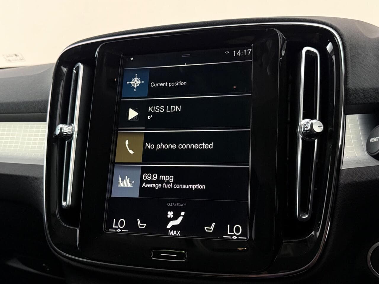 Volvo XC40 thumbnail Infotainment System