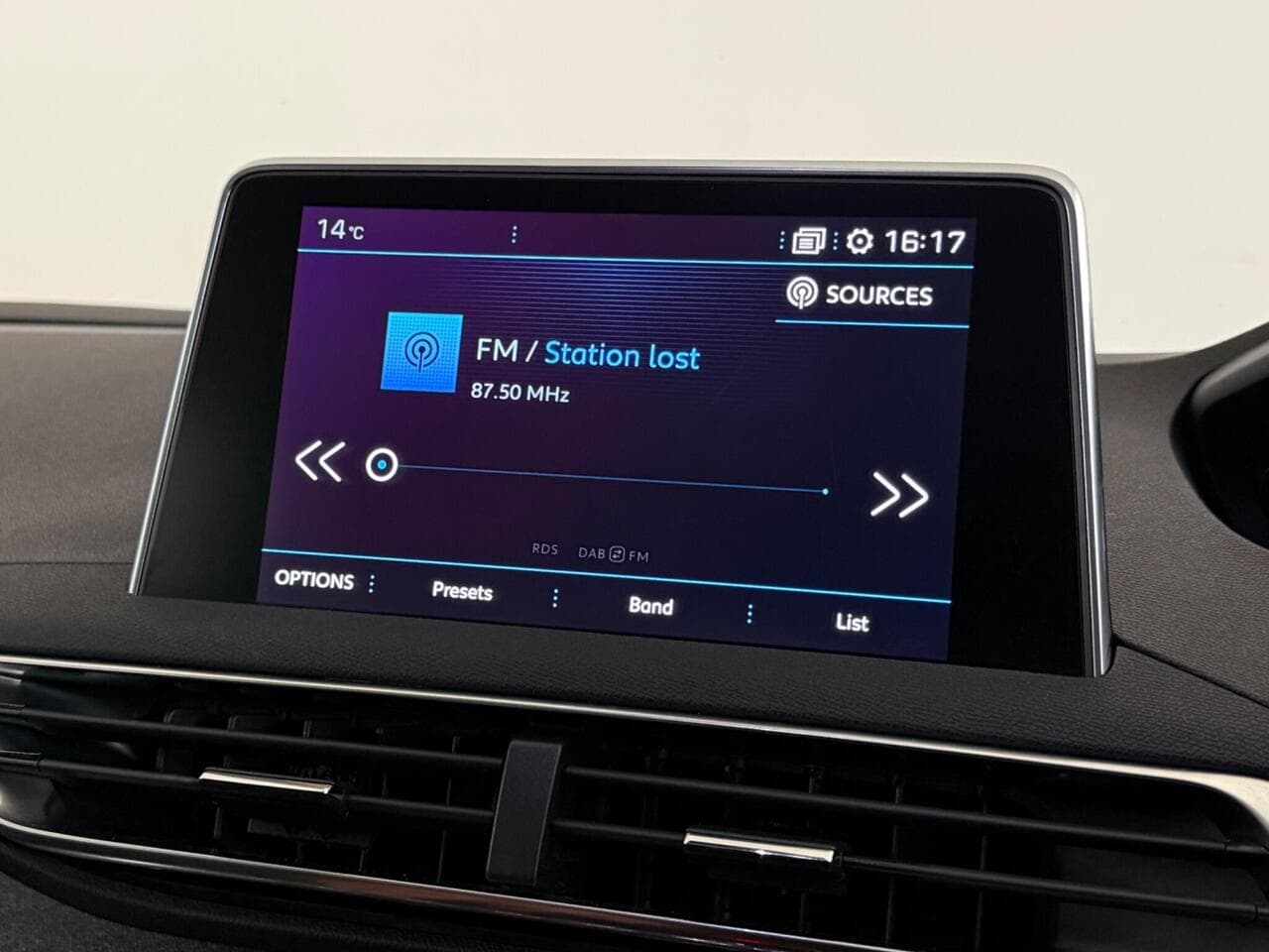 Peugeot 3008 thumbnail Infotainment System