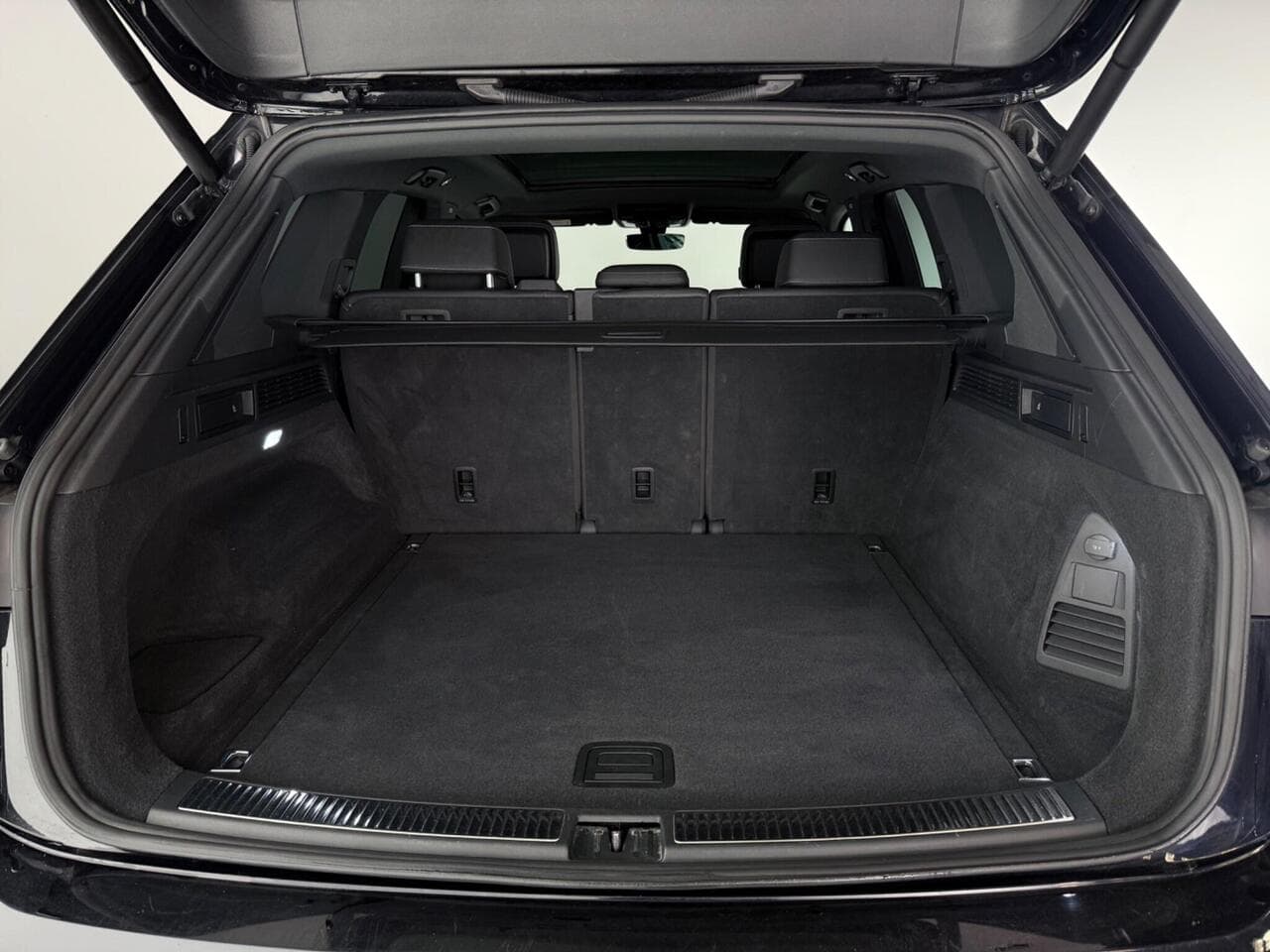 Volkswagen Touareg thumbnail Boot