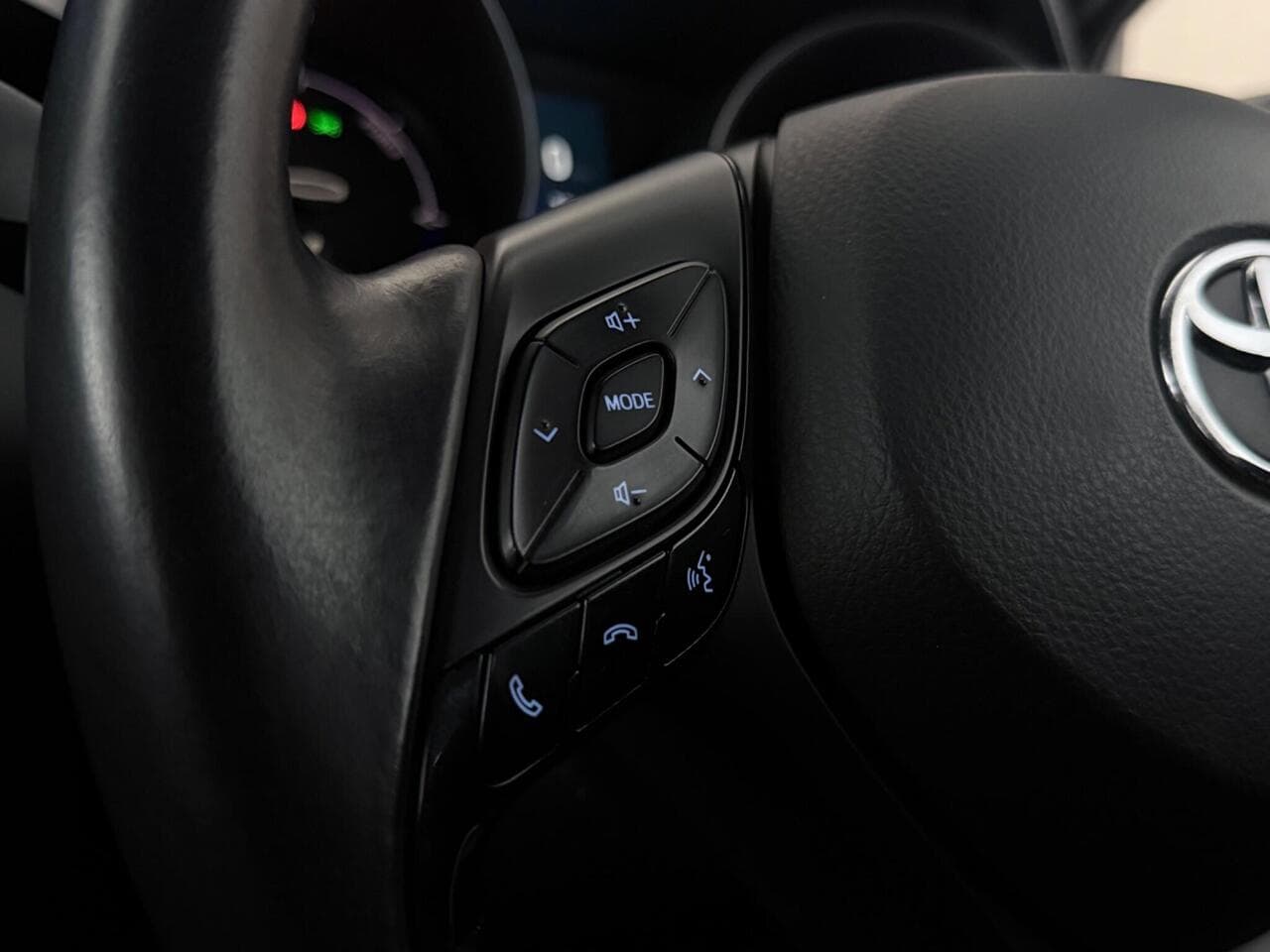 Toyota C-HR thumbnail Misc Controls