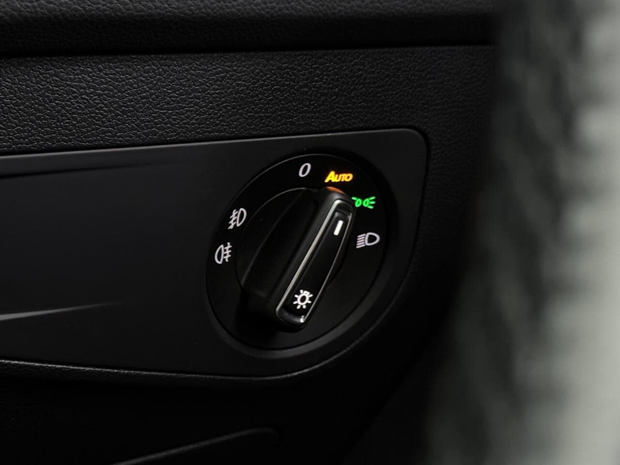 Volkswagen Tiguan thumbnail Misc Controls