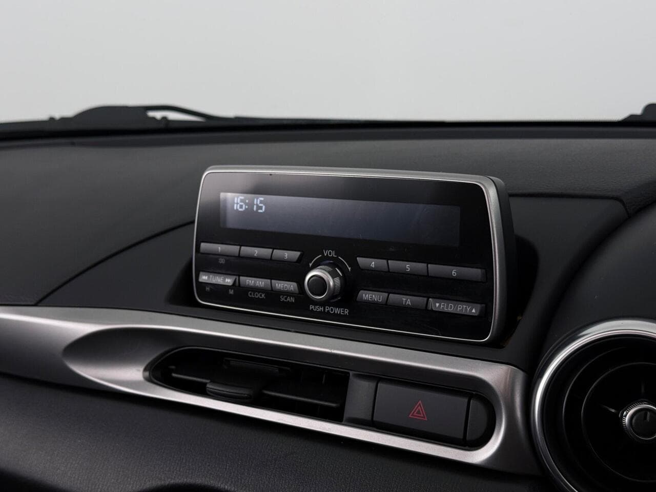 Fiat 124 Spider thumbnail Infotainment System