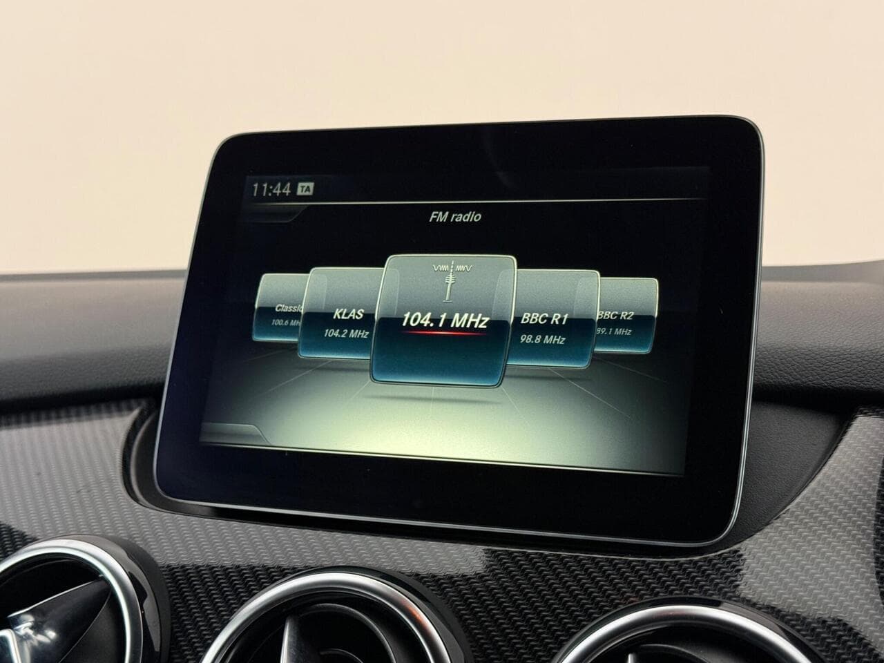 Mercedes-Benz B Class thumbnail Infotainment System