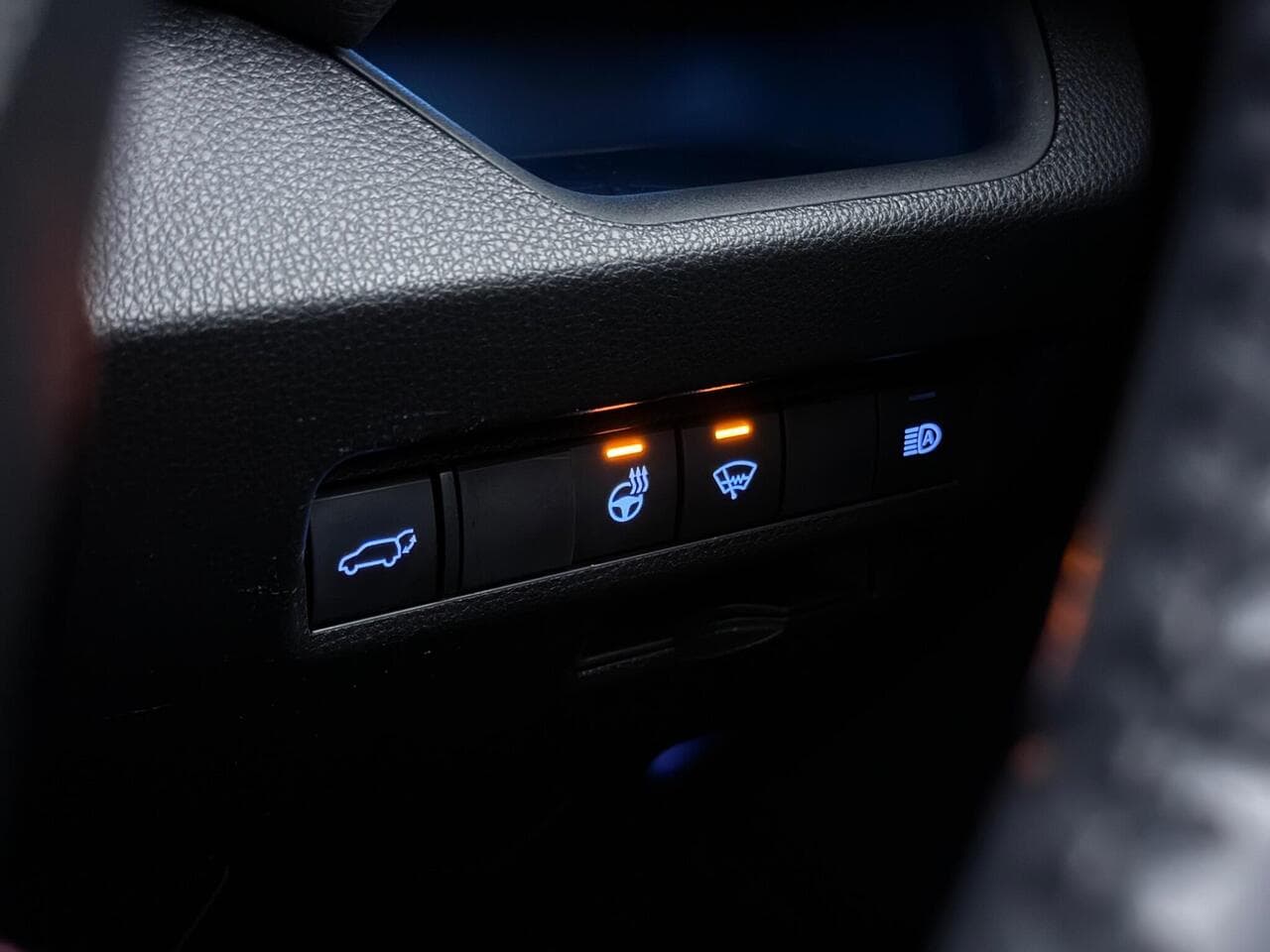 Toyota RAV4 thumbnail Misc Controls