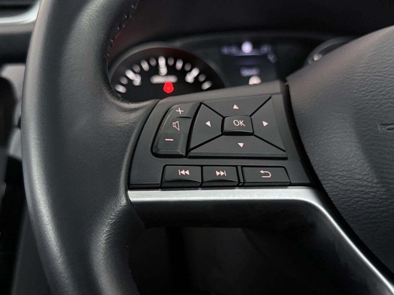 Nissan Qashqai thumbnail Misc Controls