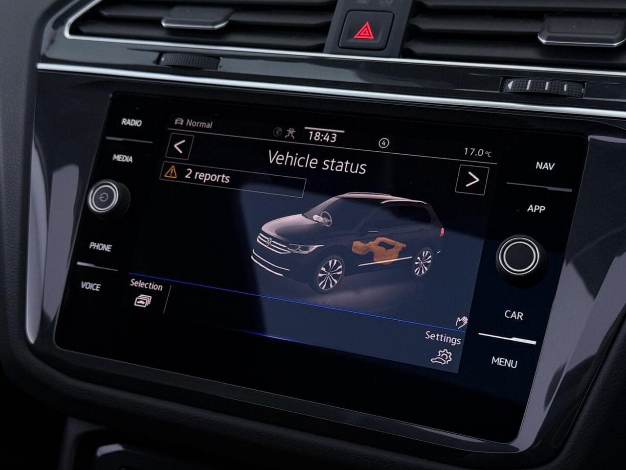 Volkswagen Tiguan thumbnail Infotainment System