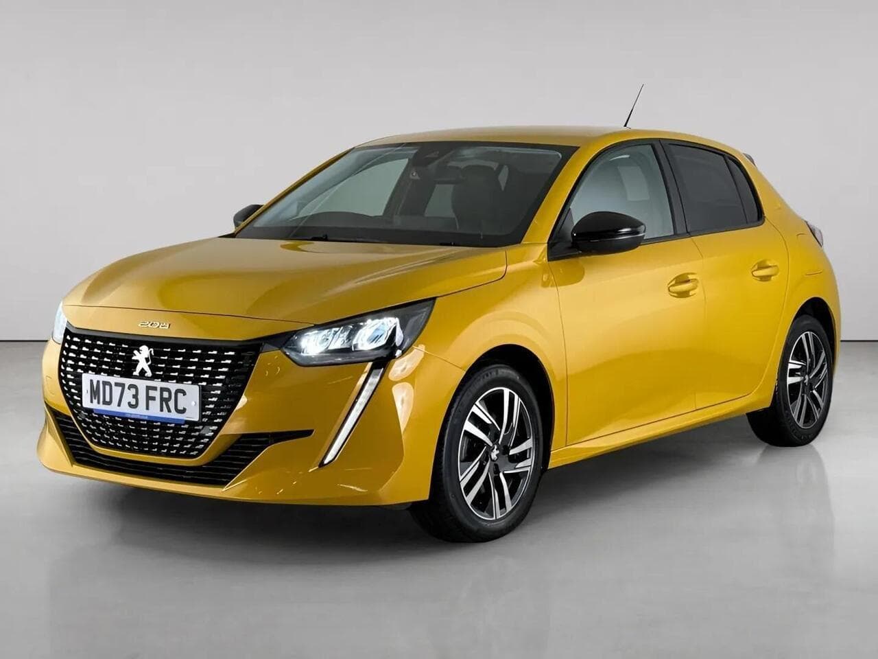 Peugeot 208 thumbnail Front Left