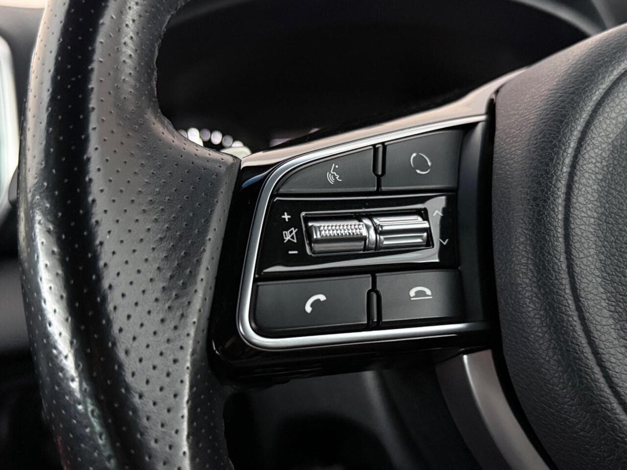 Kia Sportage thumbnail Misc Controls