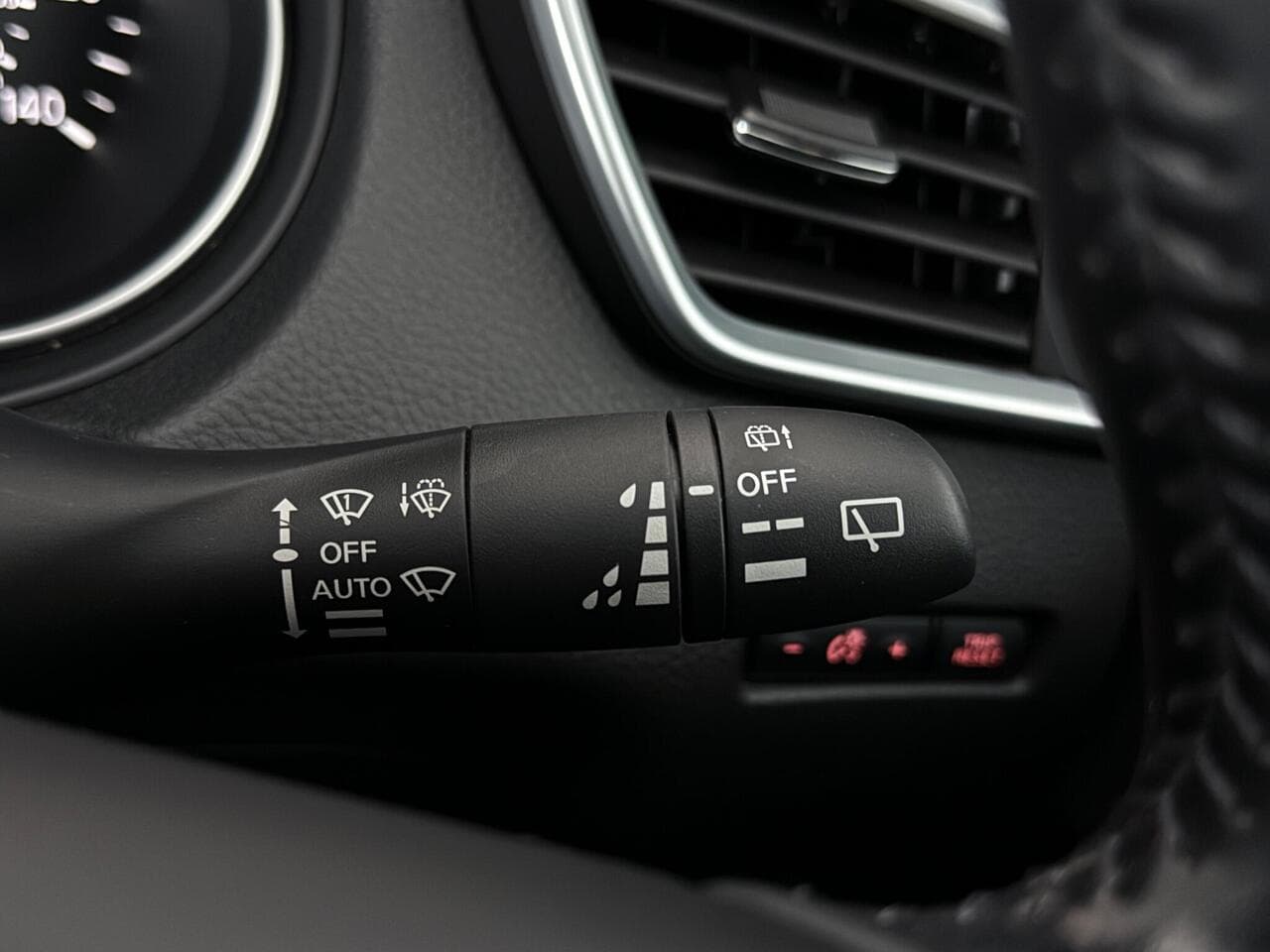 Nissan Qashqai thumbnail Misc Controls