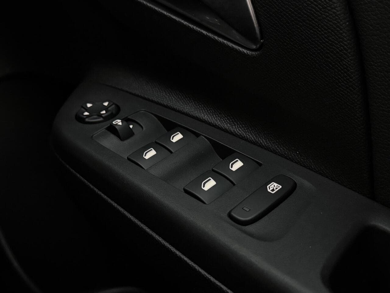 Vauxhall Corsa thumbnail Misc Controls