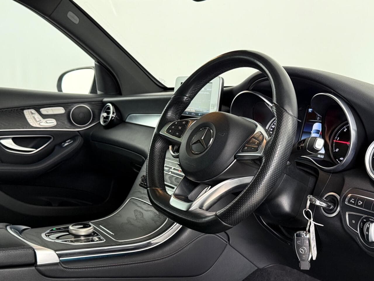Mercedes-Benz GLC thumbnail Interior Front