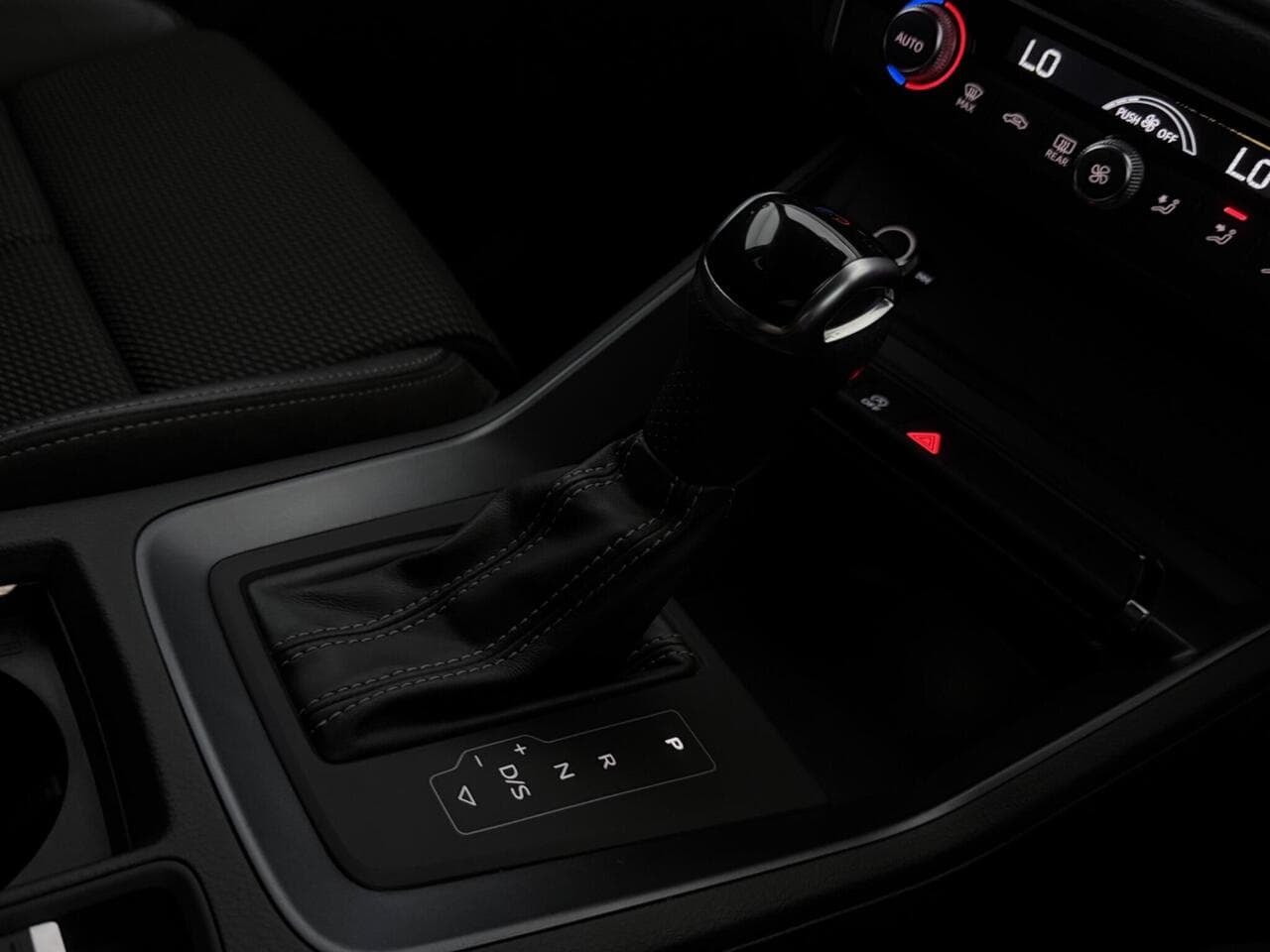 Audi Q3 thumbnail Misc Controls