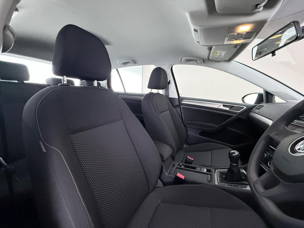 Volkswagen Golf thumbnail Seat Driver