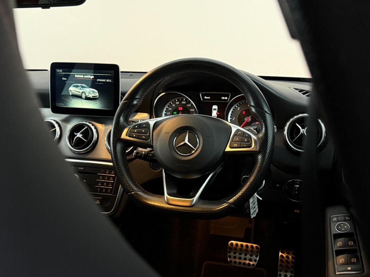 Mercedes-Benz GLA thumbnail Steering Wheel