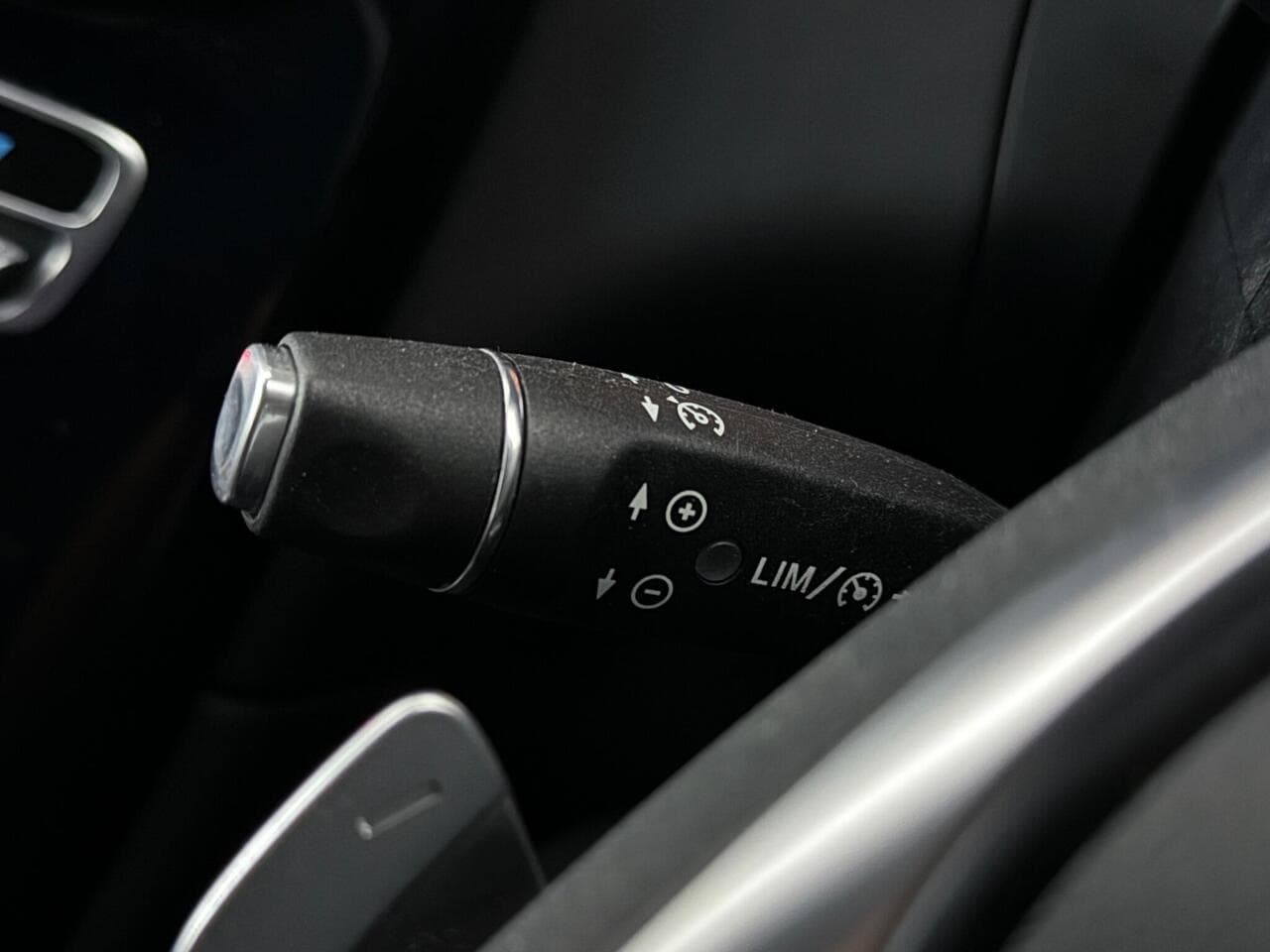 Mercedes-Benz GLC thumbnail Misc Controls