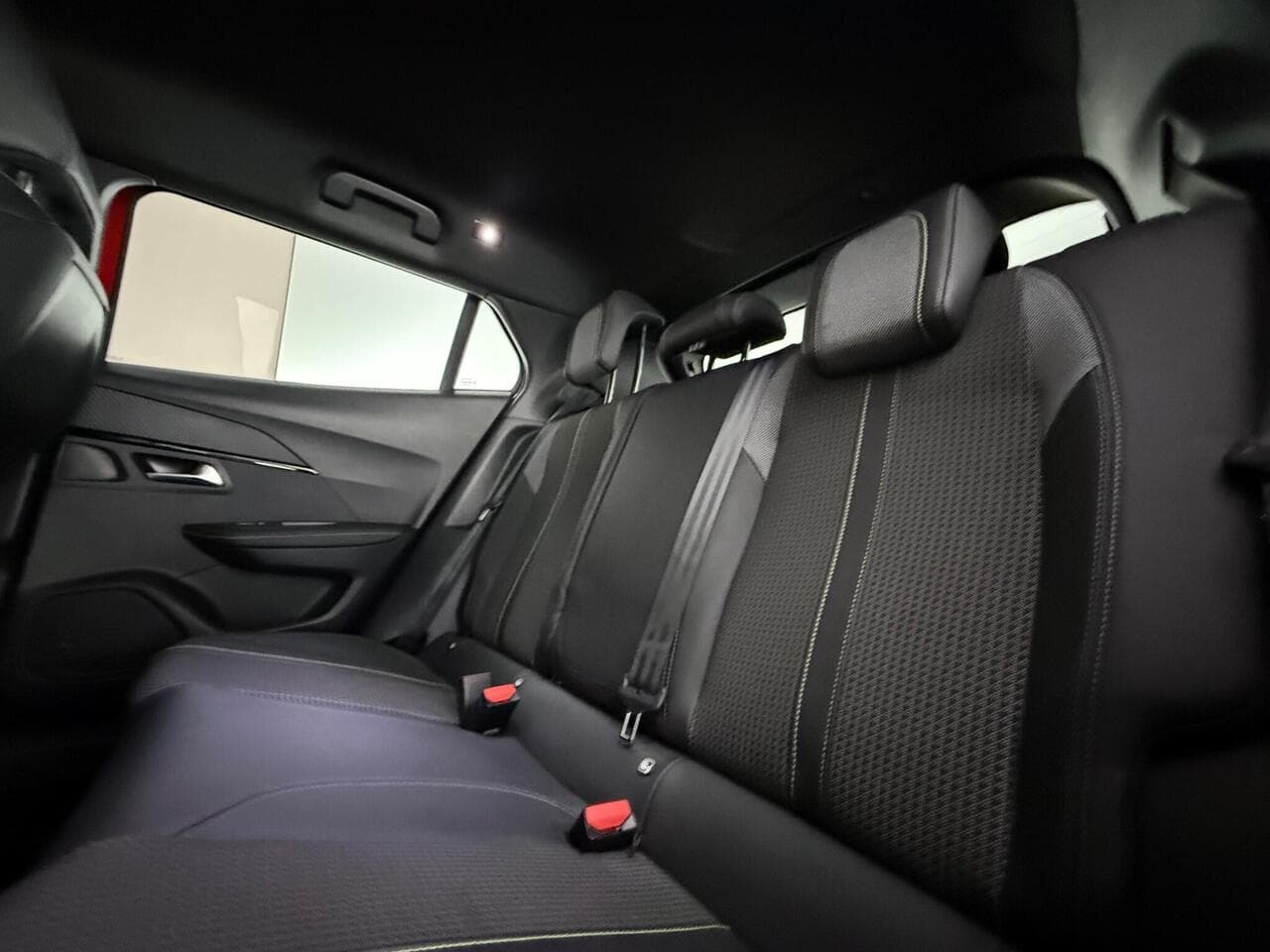 Peugeot 2008 thumbnail Seats Rear
