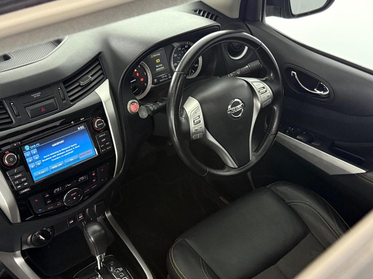 Nissan Navara thumbnail Interior Front