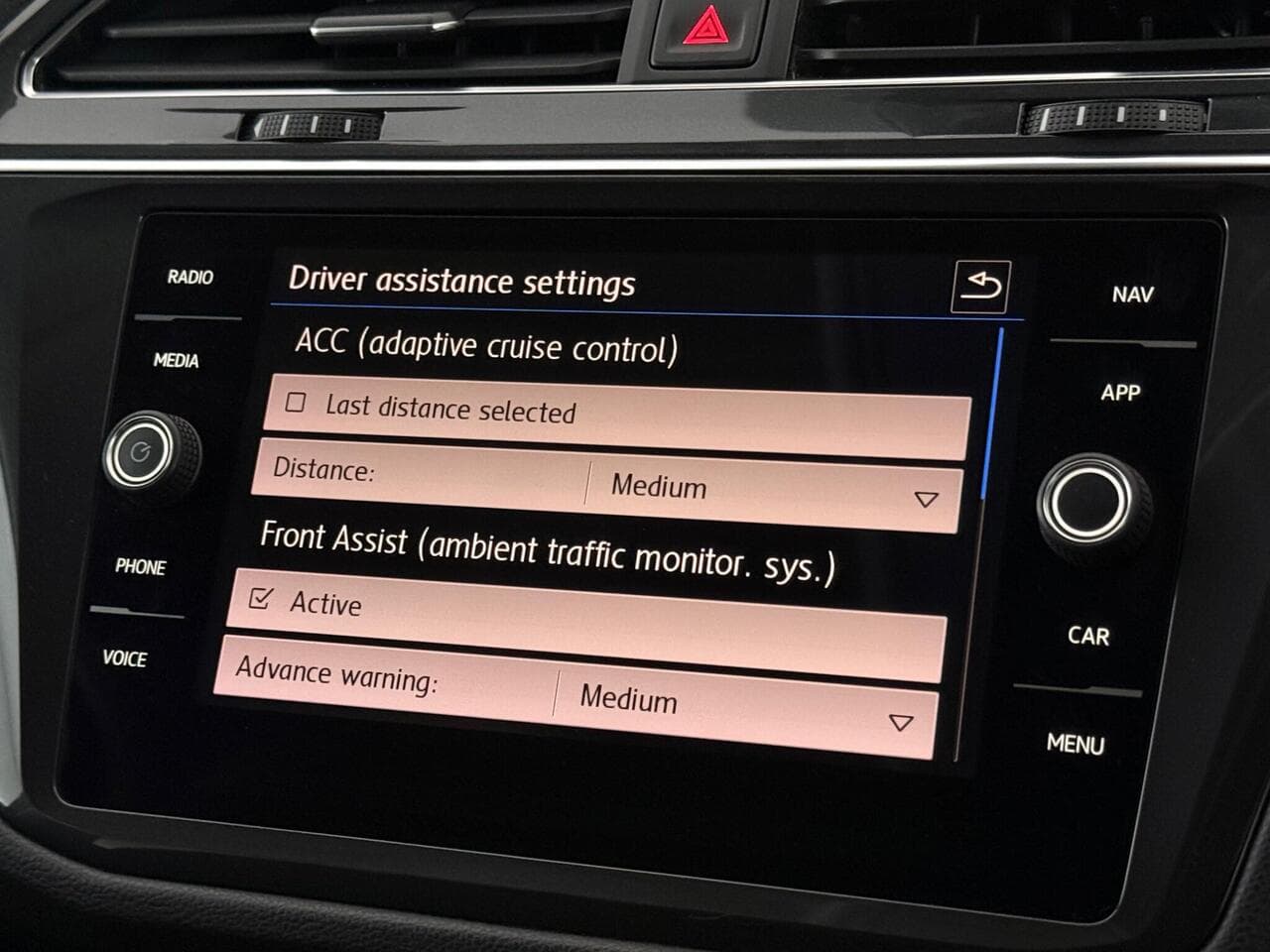 Volkswagen Tiguan Allspace thumbnail Infotainment System