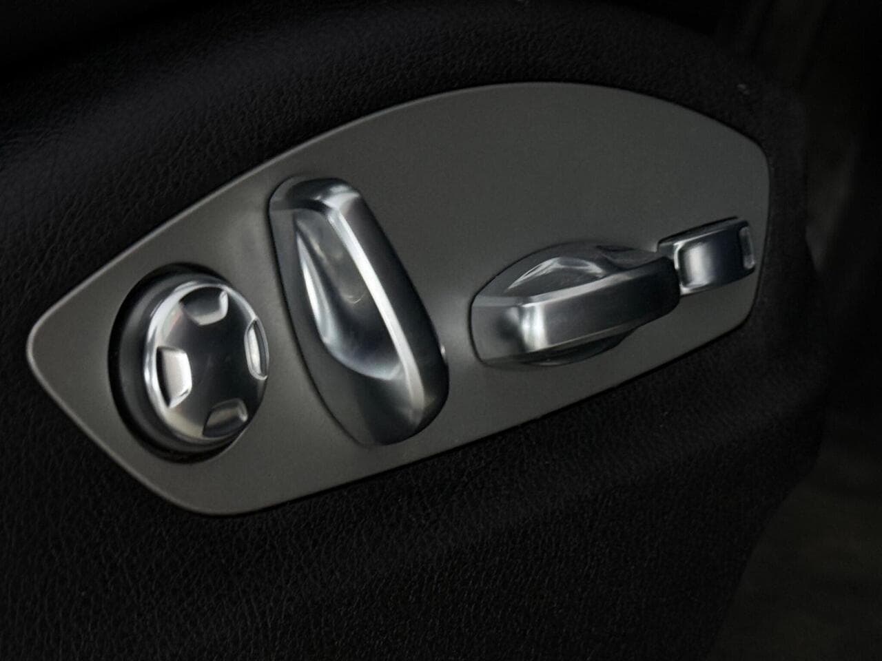 Porsche Macan thumbnail Inconclusive