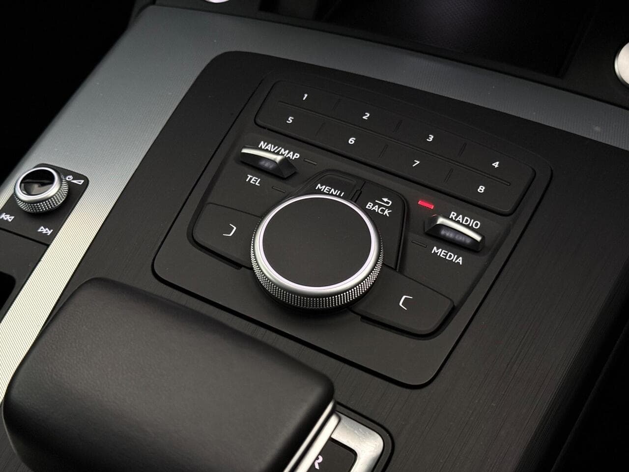 Audi Q5 thumbnail Misc Controls