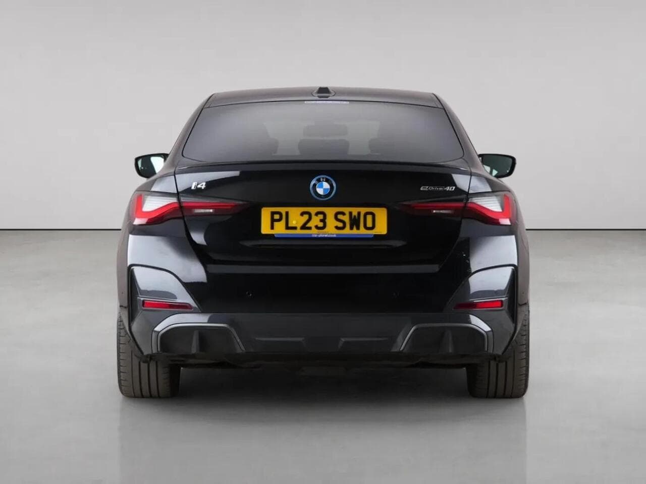 BMW i4 thumbnail Rear