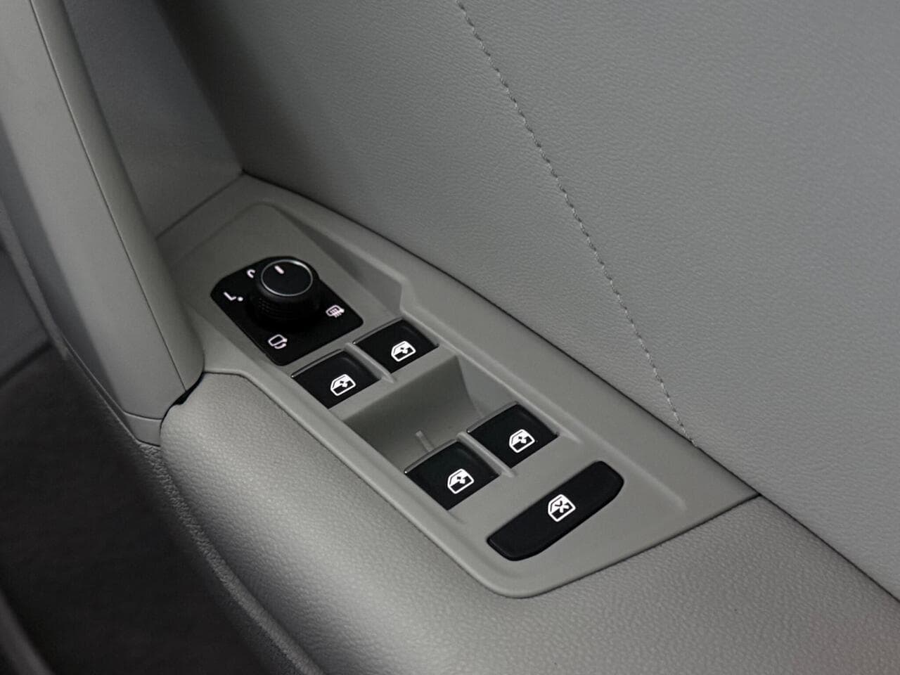 Volkswagen Tiguan thumbnail Misc Controls