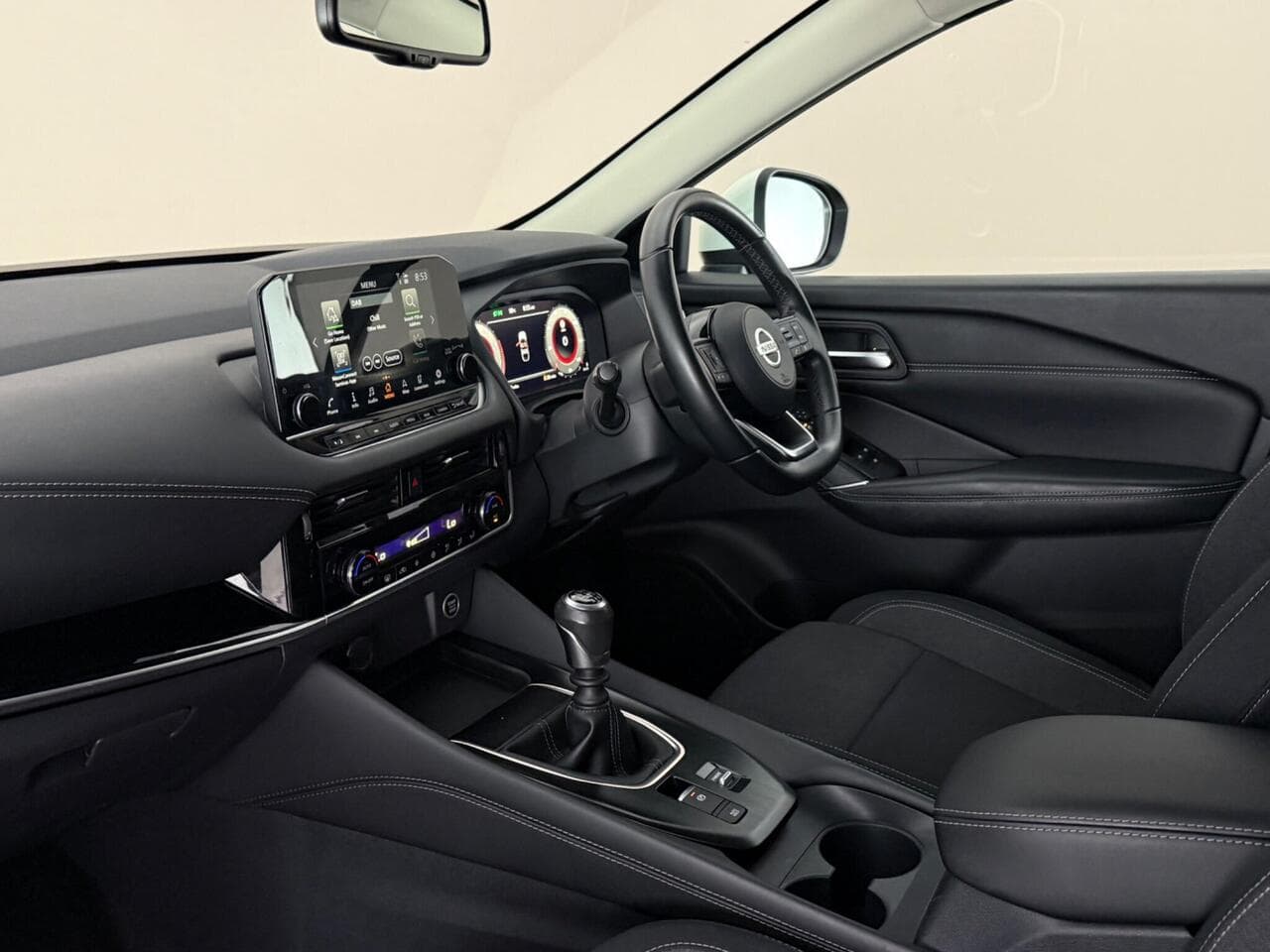 Nissan Qashqai thumbnail Interior Front