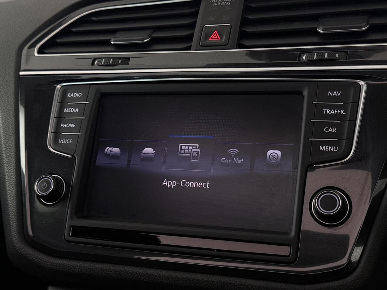 Volkswagen Tiguan thumbnail Infotainment System