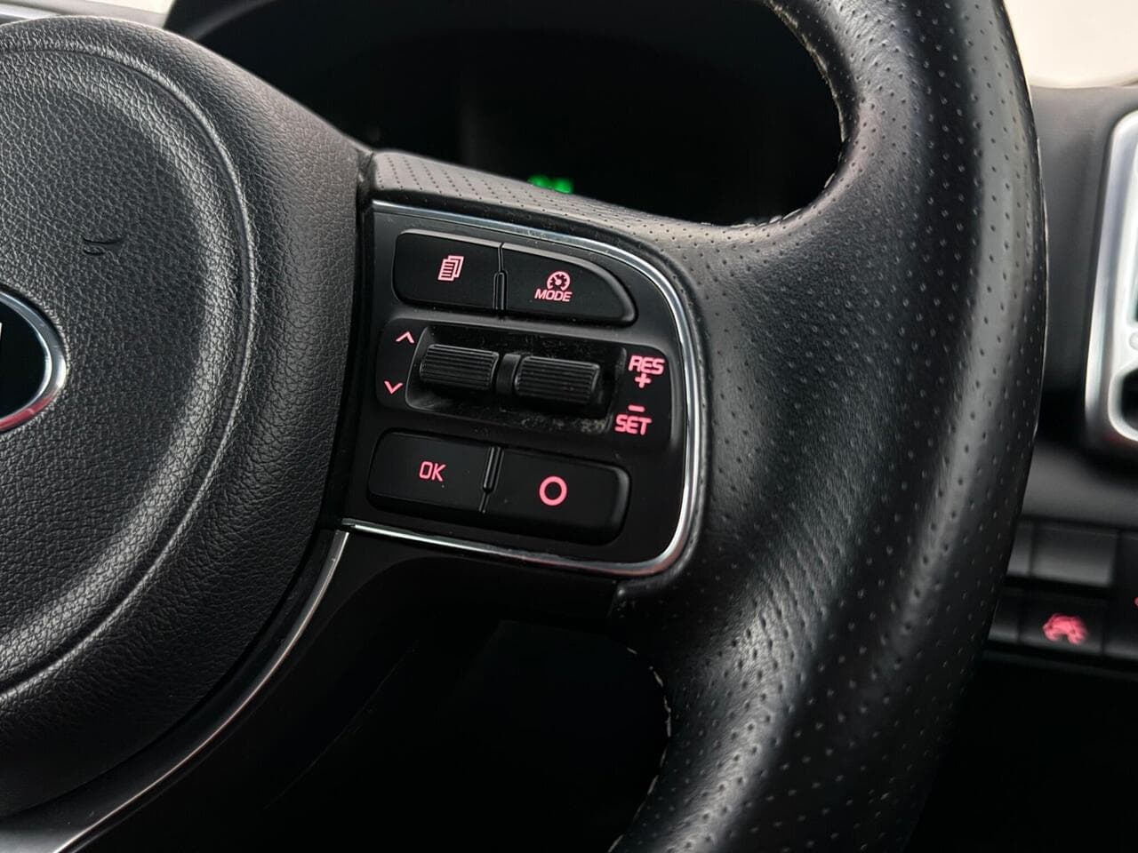 Kia Sportage thumbnail Misc Controls