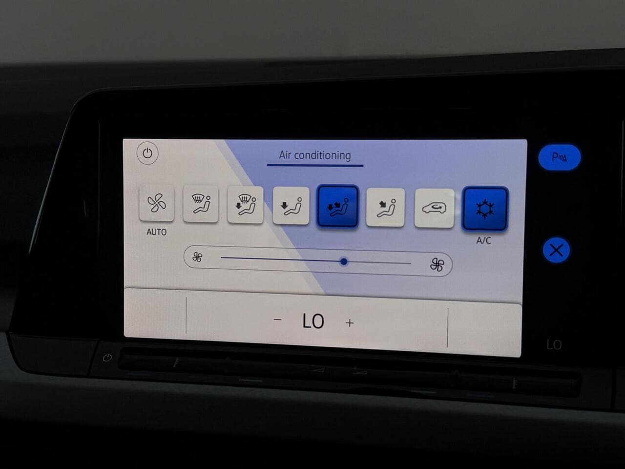 Volkswagen Golf thumbnail Infotainment System