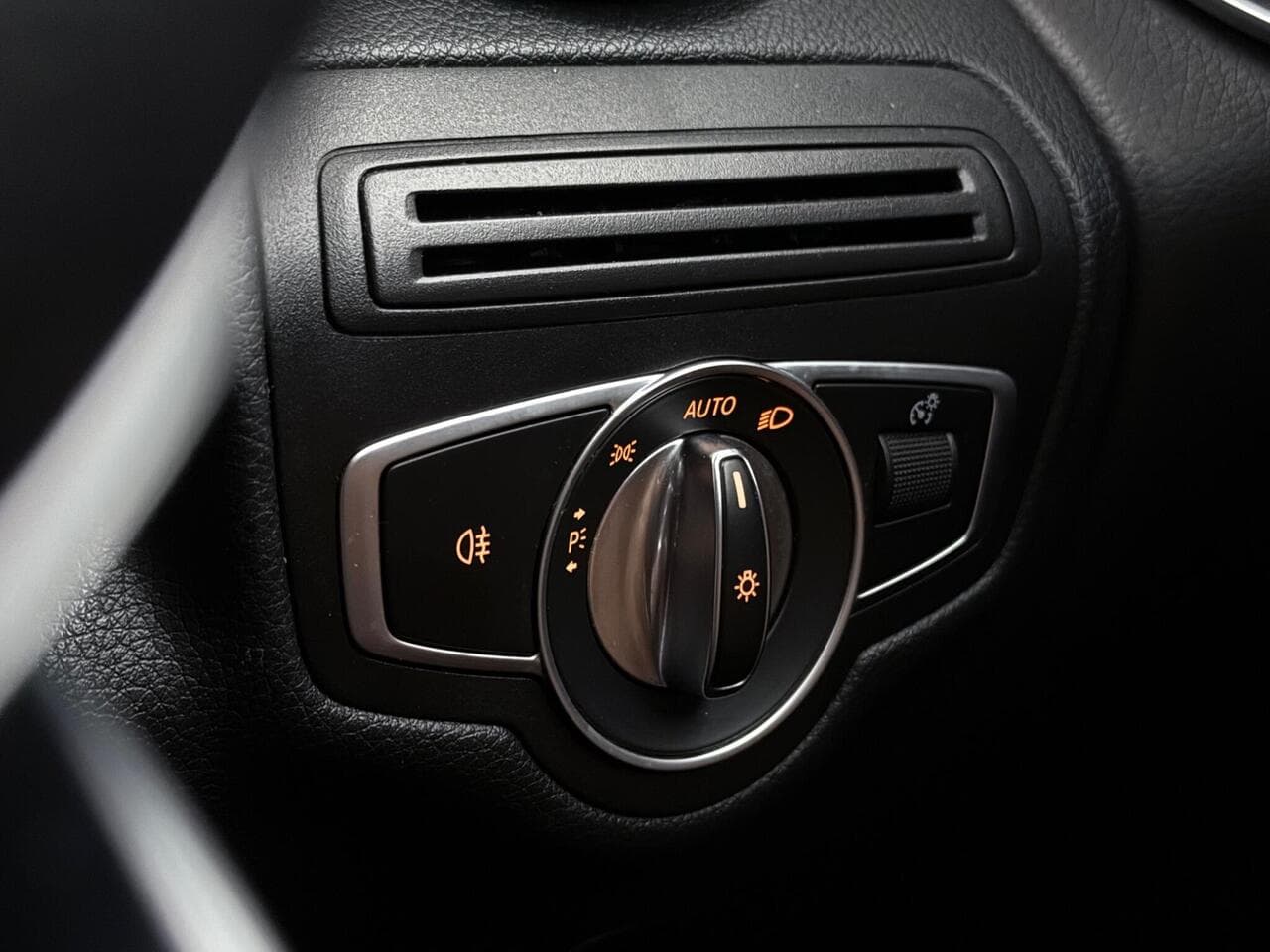 Mercedes-Benz GLC thumbnail Misc Controls