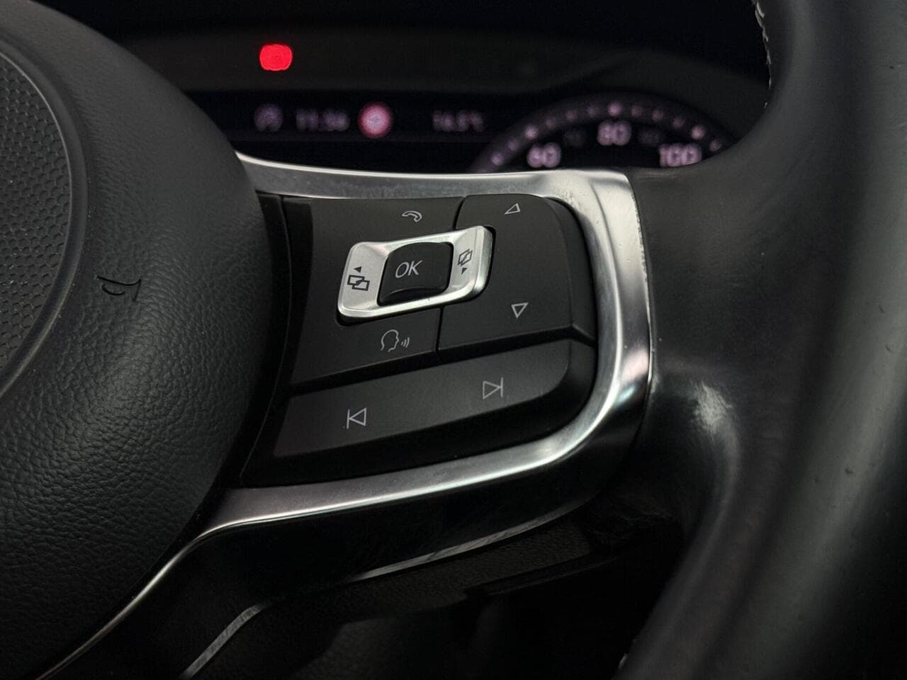 Volkswagen Tiguan thumbnail Misc Controls