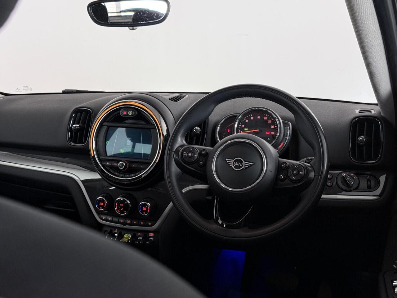 MINI Countryman thumbnail Interior Front