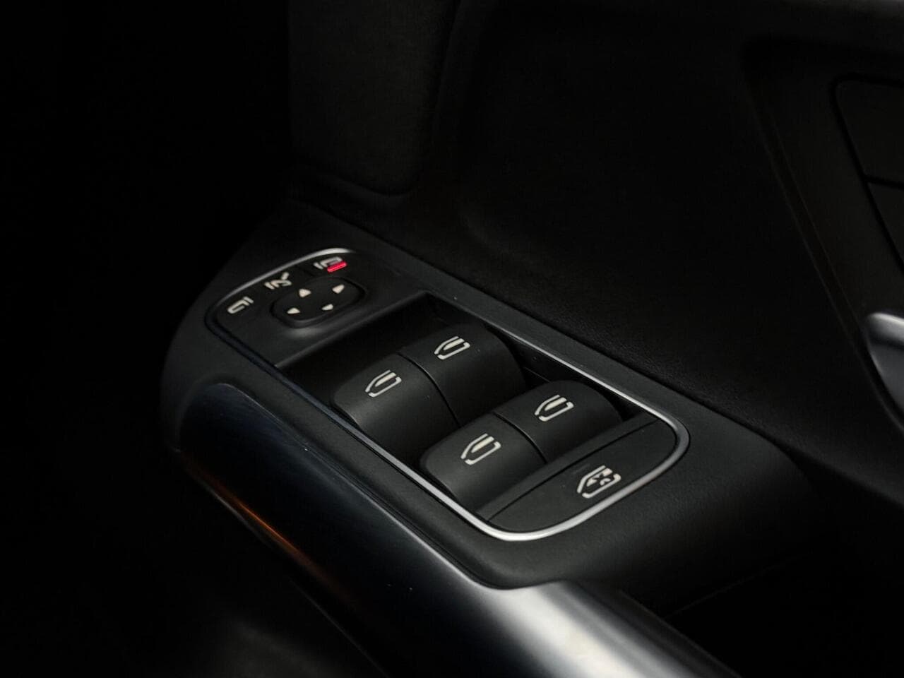 Mercedes-Benz GLA thumbnail Misc Controls