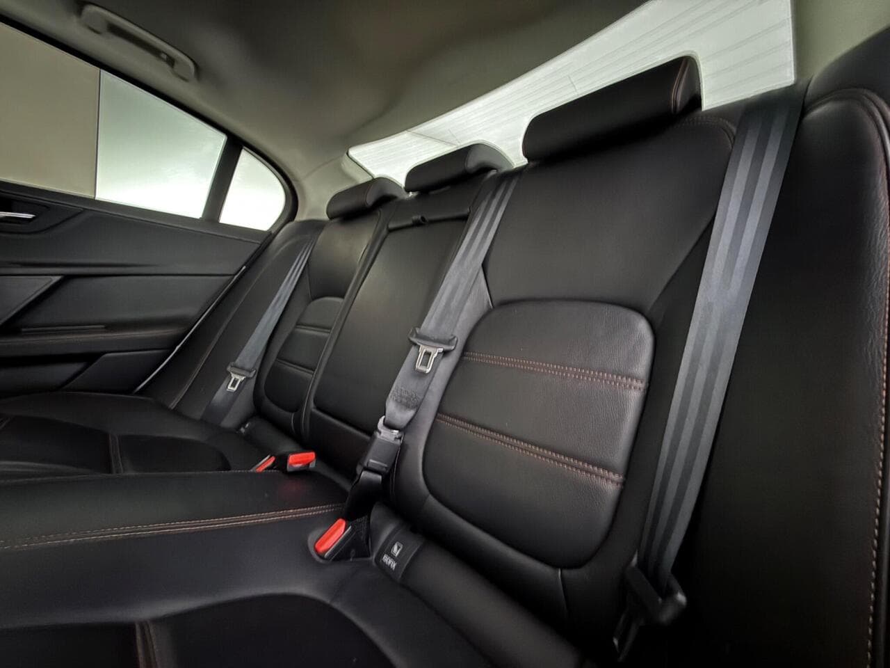 Jaguar XE thumbnail Seats Rear